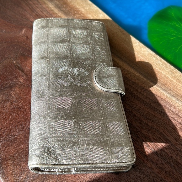 Chanel French Purse. - Picture 1 of 15